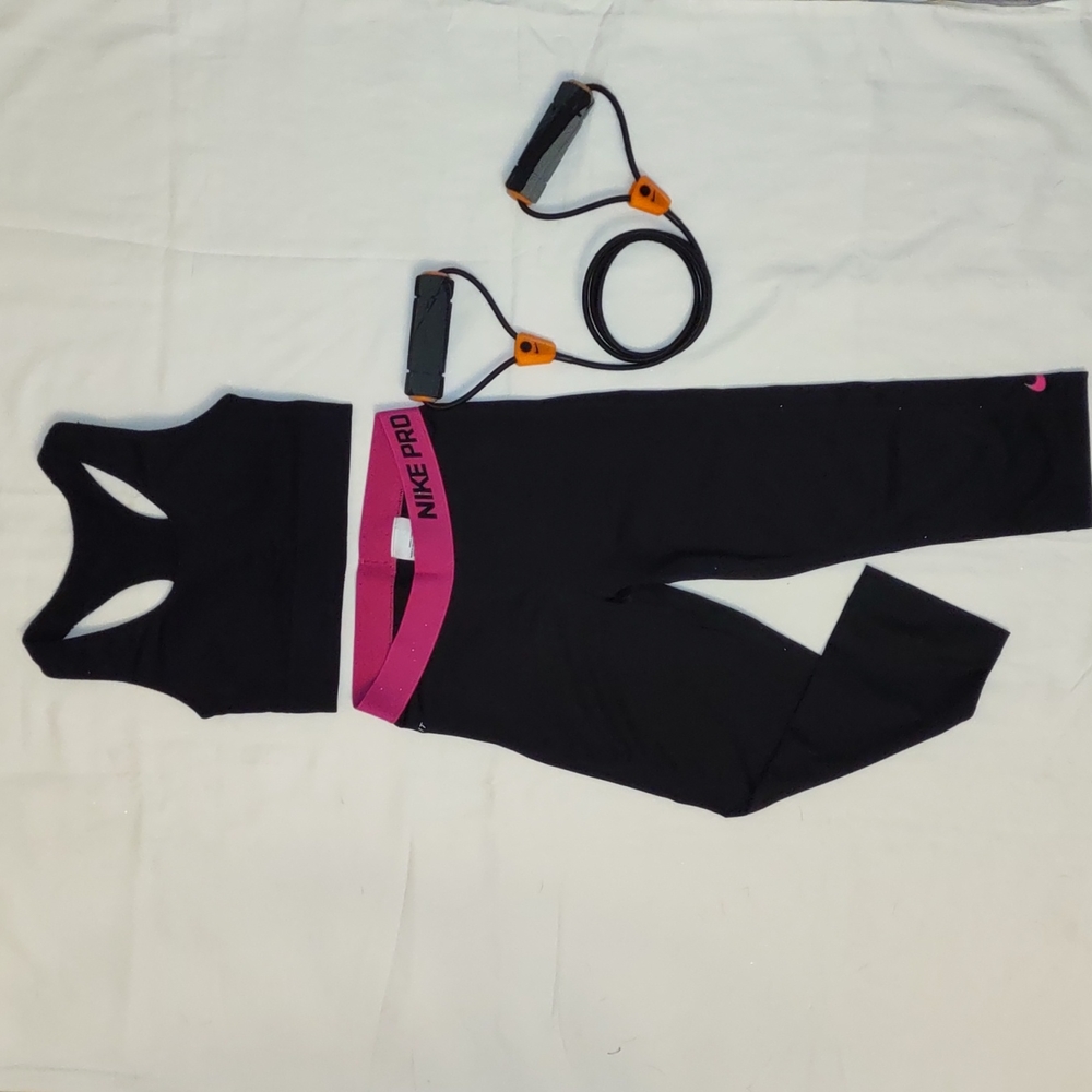 Nike Pro women's workout capris